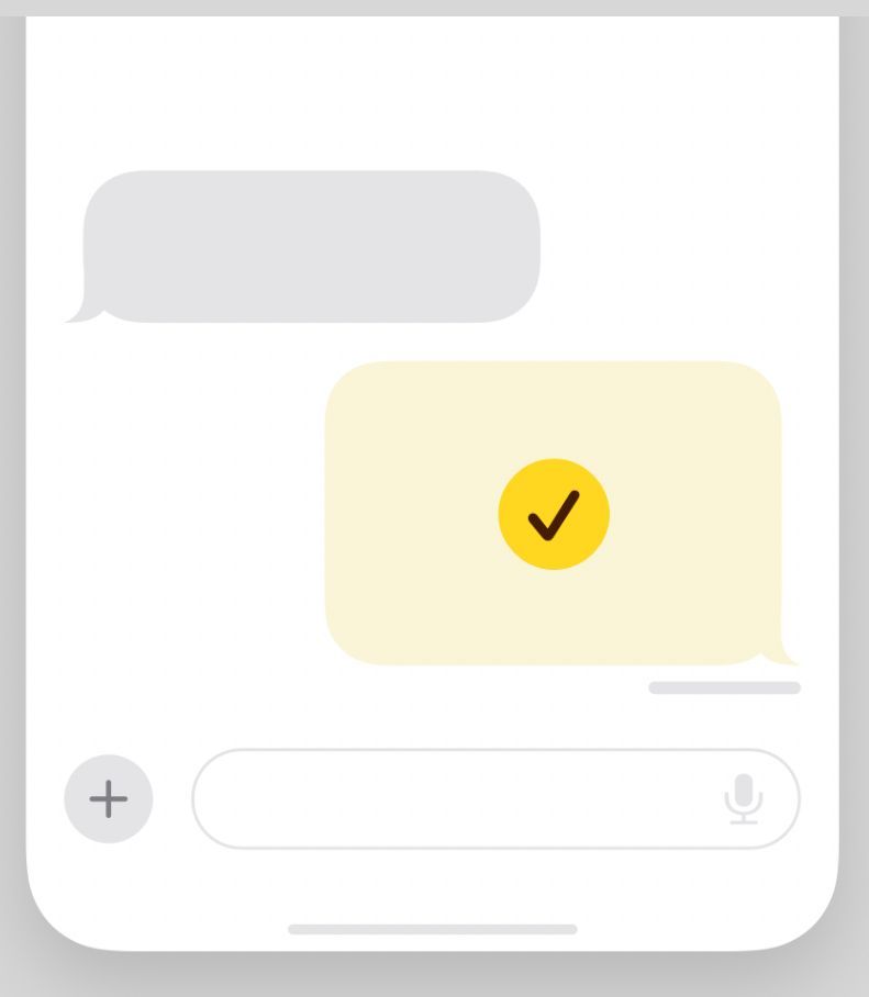 Ilustração de uma conversa nas Mensagens do iPhone com dois balões de mensagem. O balão mais acima, à esquerda, está vazio, e o balão abaixo, à direita, corresponde ao envio do Check In, tendo uma marca de verificação ao centro, no interior de um círculo.  