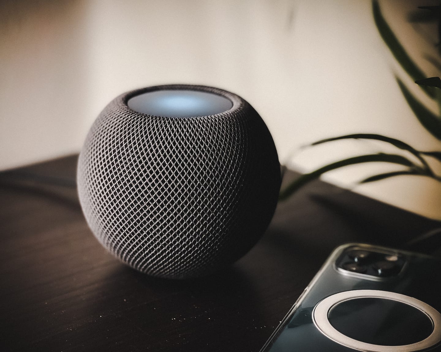 Podes fazer chamadas ou ouvir voicemail através do HomePod