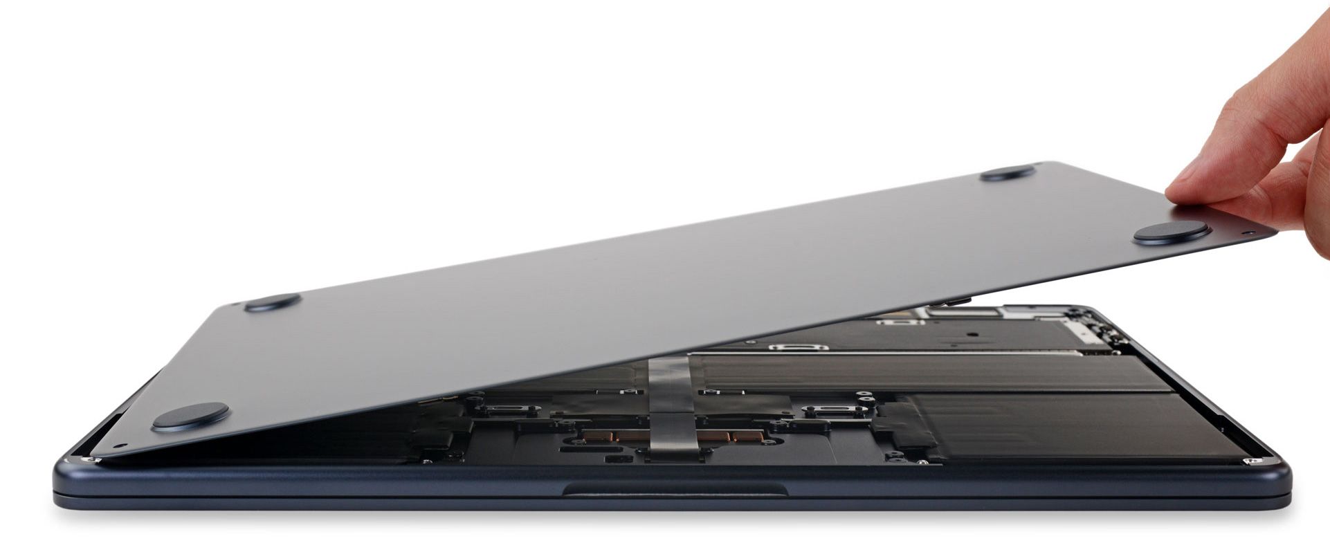 MacBook Air M2 desmontado pela iFixit