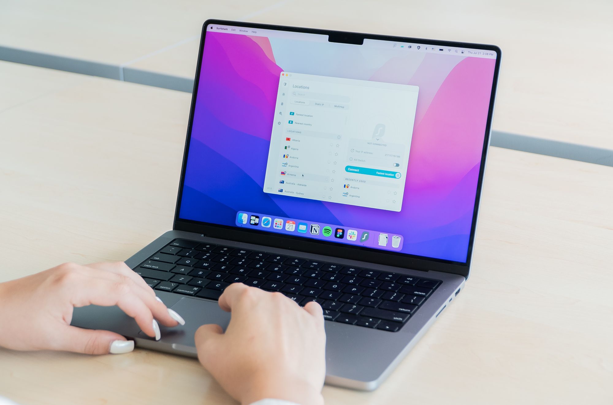 Navega protegido no Safari: Private Relay ou VPN?