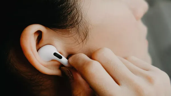 iOS 15: Como ativar o Conversation Boost nos AirPods Pro