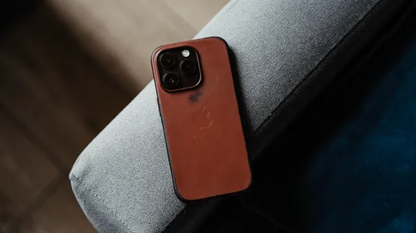 Capas em pele para o iPhone 15: Não vai haver!