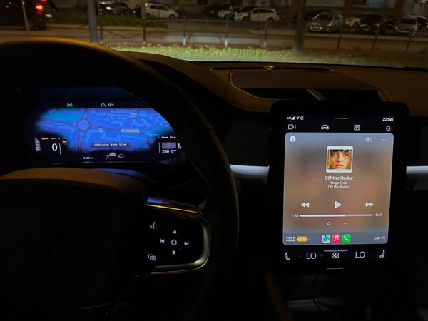 Dois ecrãs com CarPlay é melhor que um