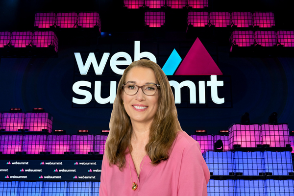 Sarah Herrlinger, da Apple, marca presença na Web Summit 2024 com palestra sobre acessibilidade