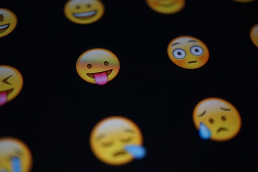 Dicionário de emojis - descobre o significado dos mais populares - 🥺🤭😍😇😮🫠